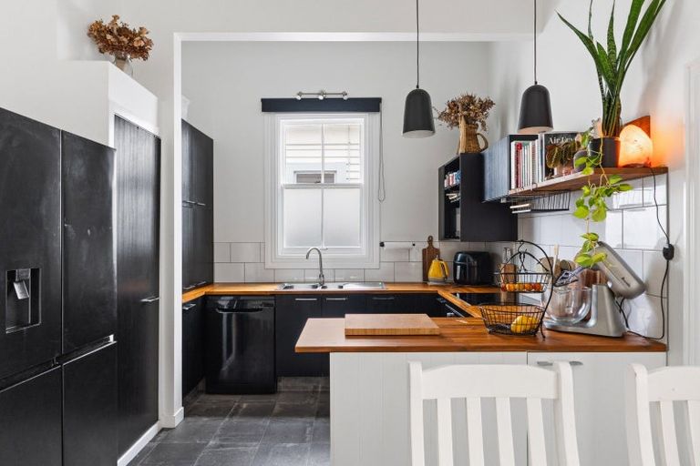 Photo of property in 42 Valley Road, Mangapapa, Gisborne, 4010