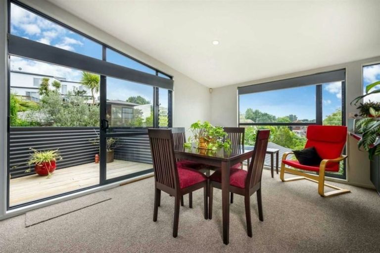 Photo of property in 63b Sunset Road, Totara Vale, Auckland, 0632