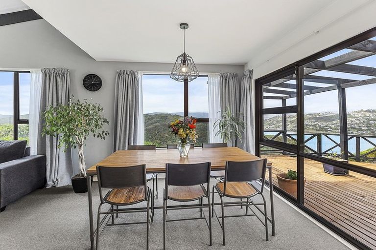 Photo of property in 4 Crown Hill, Titahi Bay, Porirua, 5022