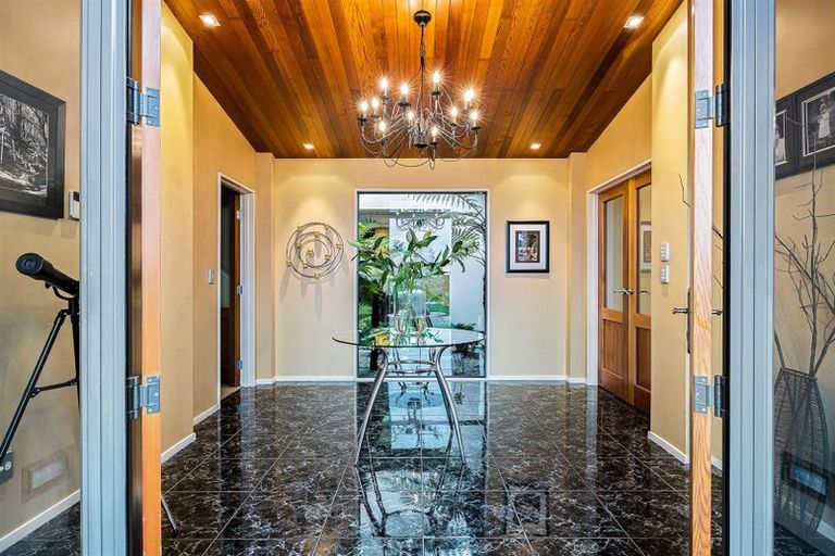 Photo of property in 158 Glenstrae Road, Redcliffs, Christchurch, 8081