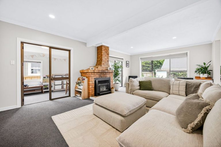 Photo of property in 53 Cambridge Road, Riverhead, 0820