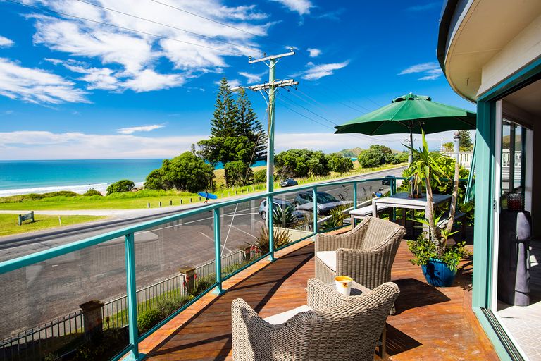 Photo of property in 64 Moana Road, Okitu, Gisborne, 4010