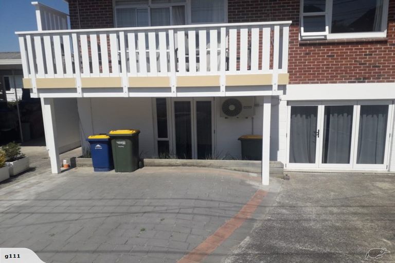 Photo of property in 3/2 Scarboro Terrace, Murrays Bay, Auckland, 0630