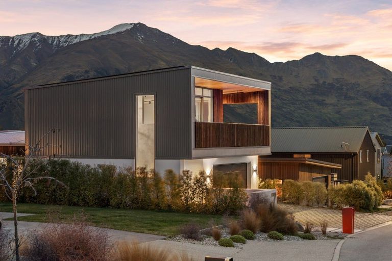 Photo of property in 7 Tuke Lane, Wanaka, 9305