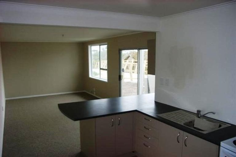 Photo of property in 42 Cobham Crescent, Kelston, Auckland, 0602