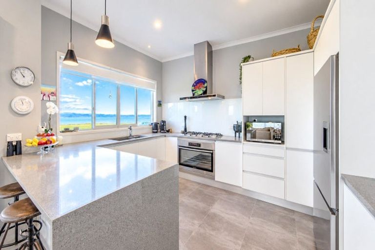 Photo of property in 989 East Coast Road, Kaiaua, Miranda, 2473