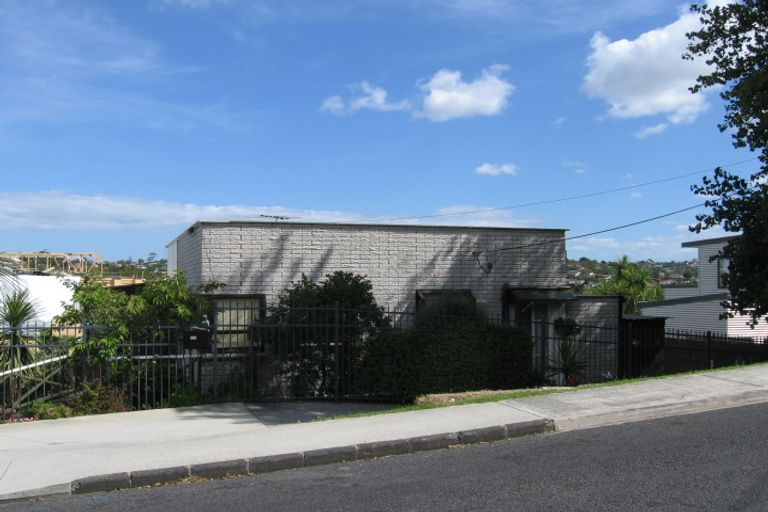 Photo of property in 32 Bayview Road, Browns Bay, Auckland, 0630