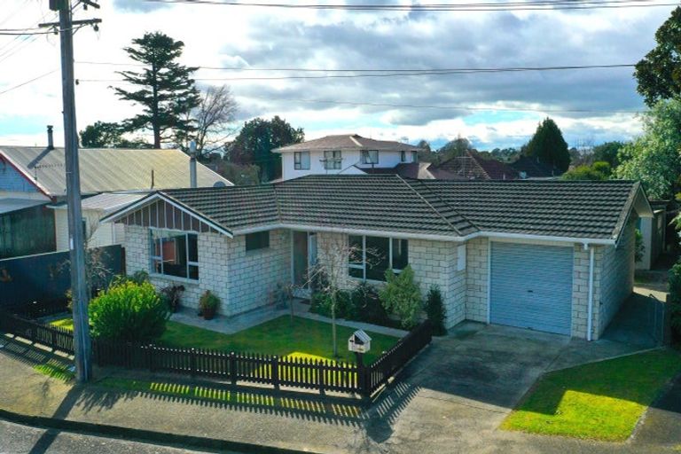 Photo of property in 1 Saint Annes Street, Levin, 5510