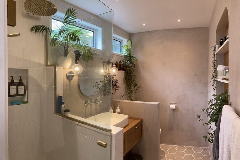 Photo of property in 31 Winchester Street, Kaiwharawhara, Wellington, 6035