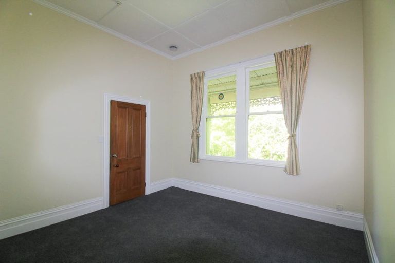 Photo of property in 14a Kelburn Parade, Kelburn, Wellington, 6012