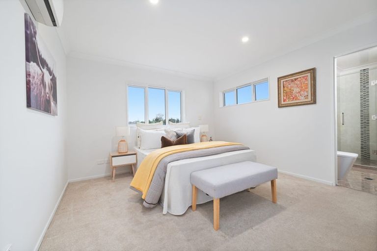 Photo of property in 16 Midhurst Avenue, Henderson, Auckland, 0612