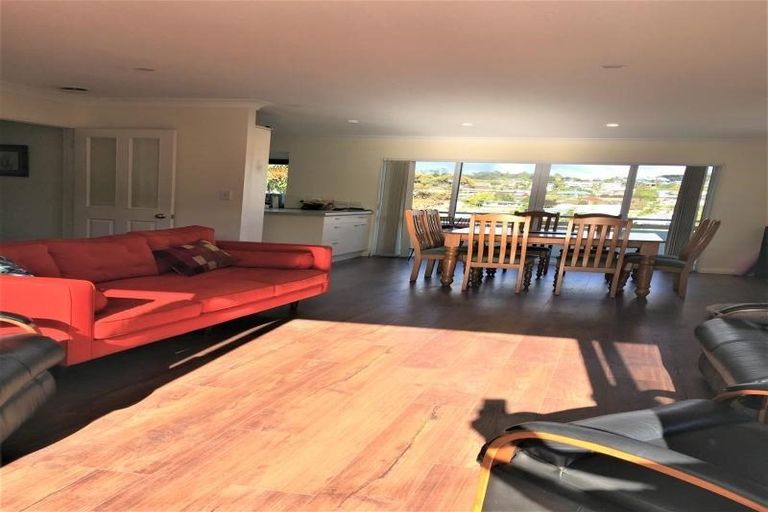 Photo of property in 256 Vipond Road, Stanmore Bay, Whangaparaoa, 0932