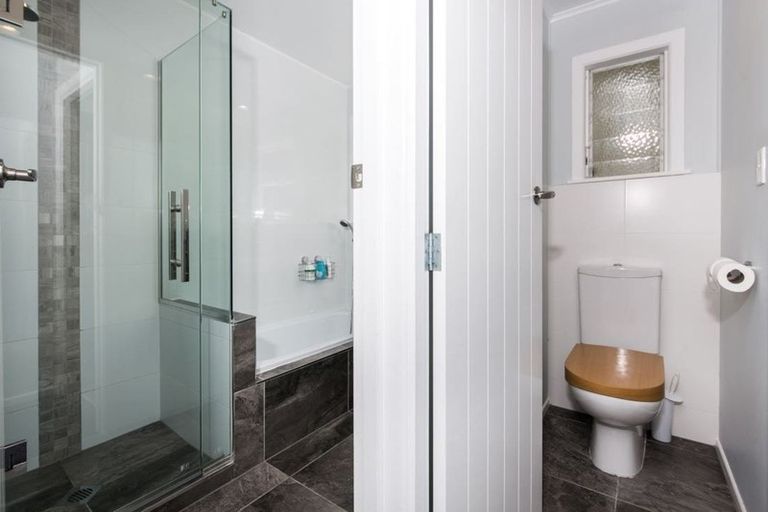 Photo of property in 1/6 Murray Road, Te Atatu Peninsula, Auckland, 0610