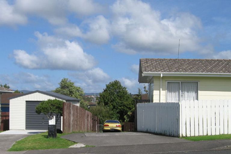 Photo of property in 1/10 Benchmark Drive, Massey, Auckland, 0614
