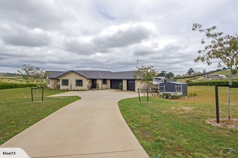 Photo of property in 24 Medhurst Road North, Bombay, 2675