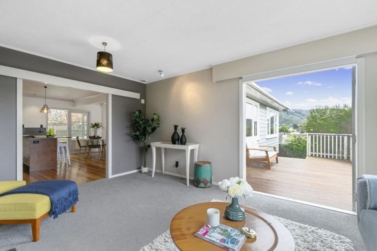 Photo of property in 121 Wainuiomata Road, Wainuiomata, Lower Hutt, 5014
