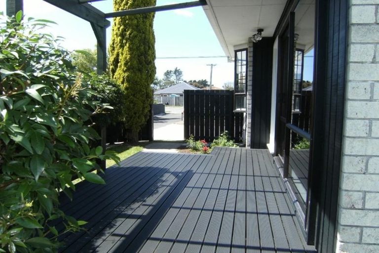 Photo of property in 2/417a Bower Avenue, Parklands, Christchurch, 8083