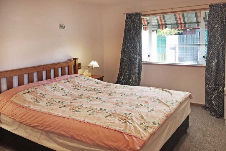 Photo of property in 102 Apsley Drive, Avonhead, Christchurch, 8042