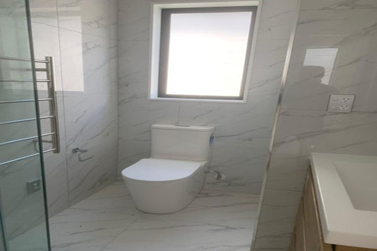 Photo of property in 28 Parahau Road, Papakura, 2110