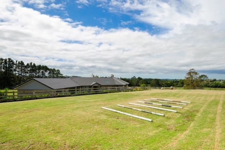 Photo of property in 28 Peters Lane, Taupaki, Henderson, 0782