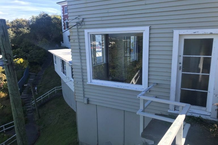 Photo of property in 2 Garden Road, Northland, Wellington, 6012