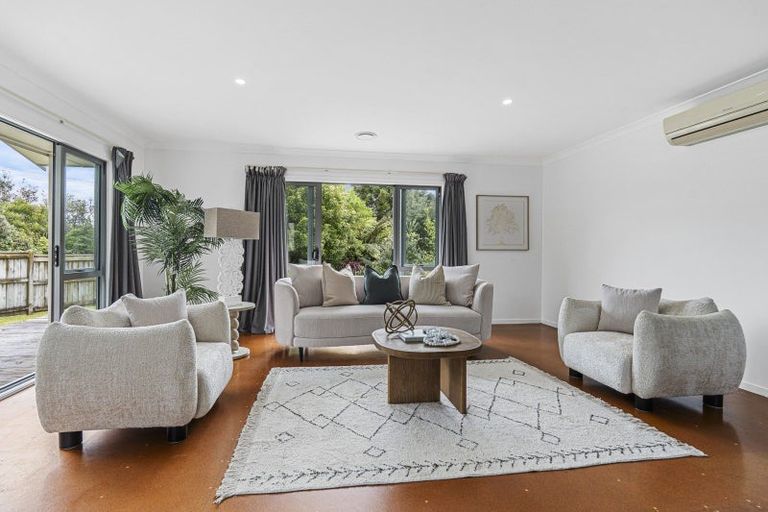 Photo of property in 1185 South Road, Oakura, 4314