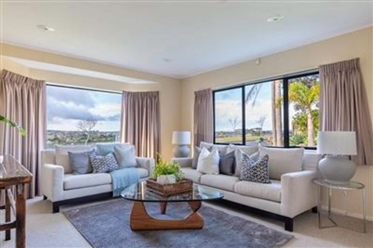 Photo of property in 76 Picasso Drive, West Harbour, Auckland, 0618