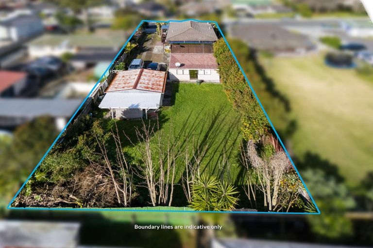 Photo of property in 4 Roberts Road, Te Atatu South, Auckland, 0610