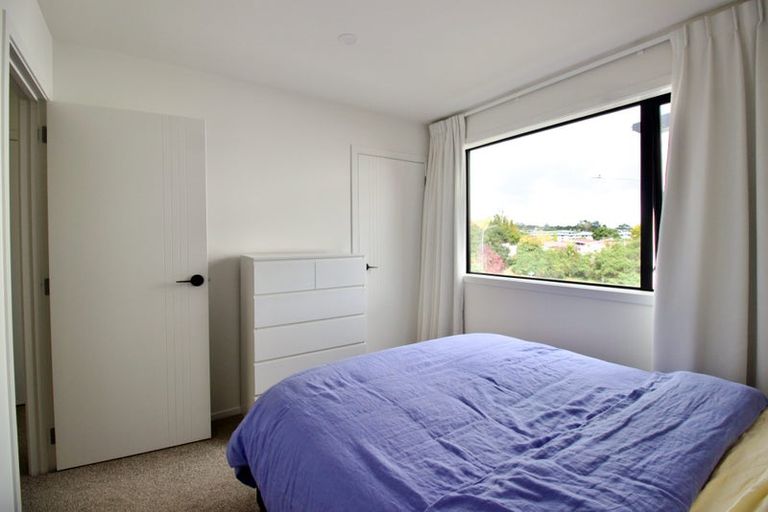 Photo of property in 2a Mcquoid Place, Glenfield, Auckland, 0629