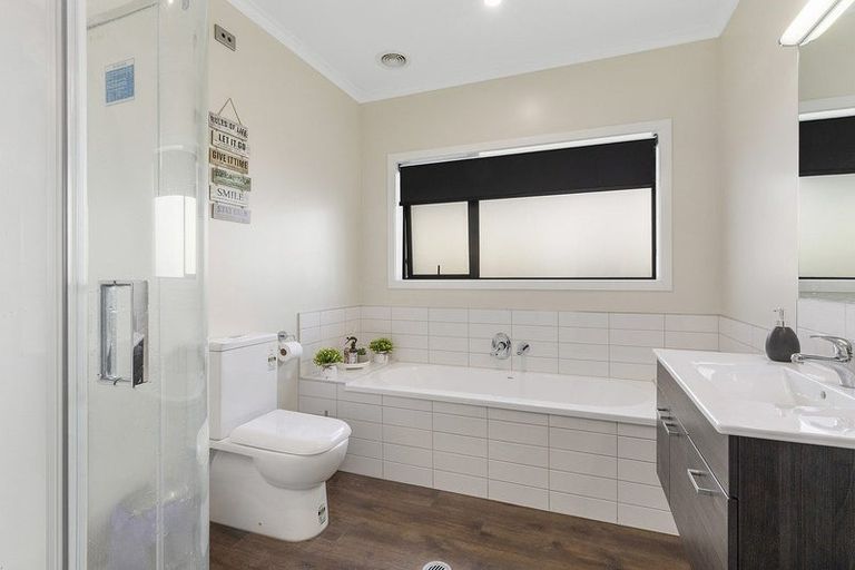 Photo of property in 13 Madeira Close, Whitby, Porirua, 5024