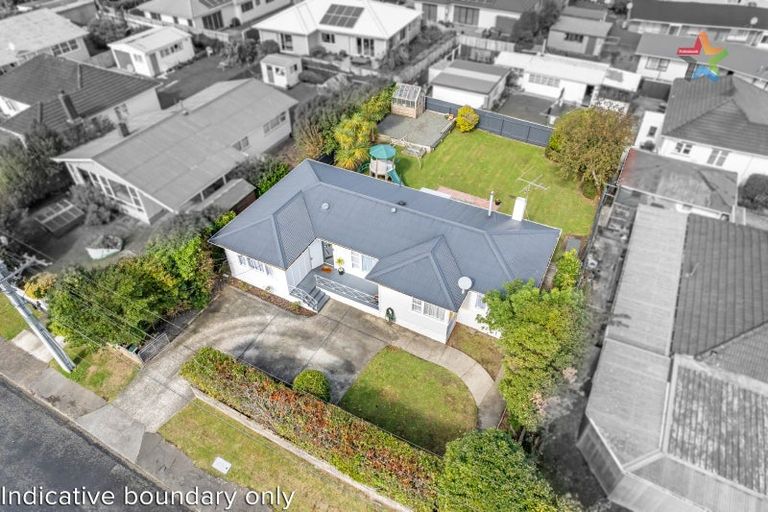 Photo of property in 33 Russell Road, Wainuiomata, Lower Hutt, 5014