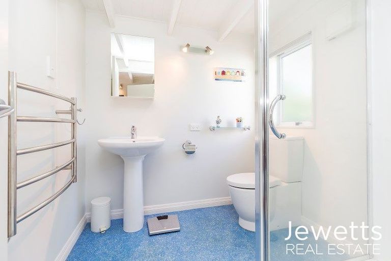 Photo of property in 1 Signallers Grove, Strathmore Park, Wellington, 6022