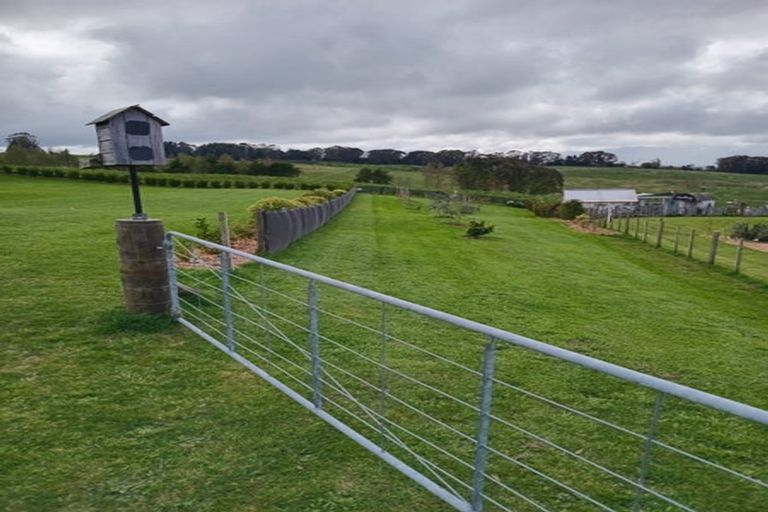 Photo of property in 13 Nga Tui Lane, Acacia Bay, Taupo, 3385