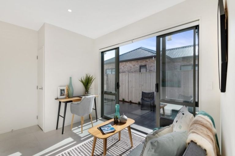 Photo of property in 35 Pepene Avenue, Takanini, 2112