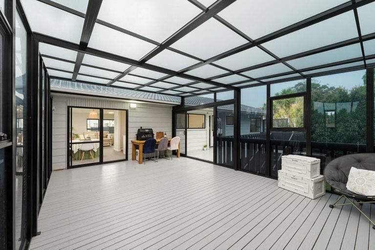 Photo of property in 9 West Harbour Drive, West Harbour, Auckland, 0618