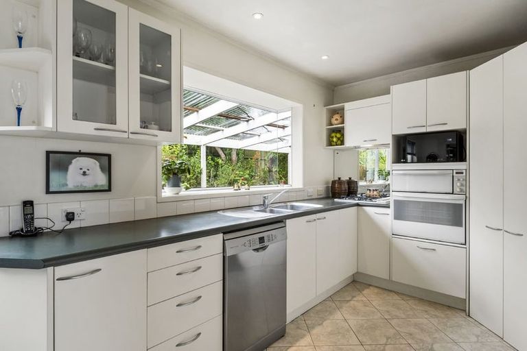 Photo of property in 25 Kitewao Street, Northcote, Auckland, 0627