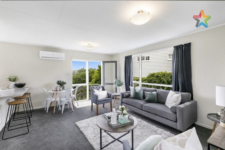 Photo of property in 10b Camellia Terrace, Maungaraki, Lower Hutt, 5010