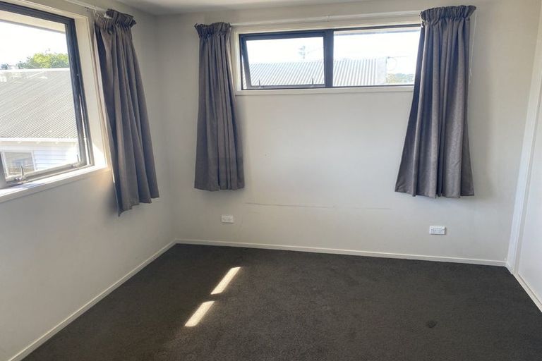 Photo of property in 100 Fulford Street, New Plymouth, 4310