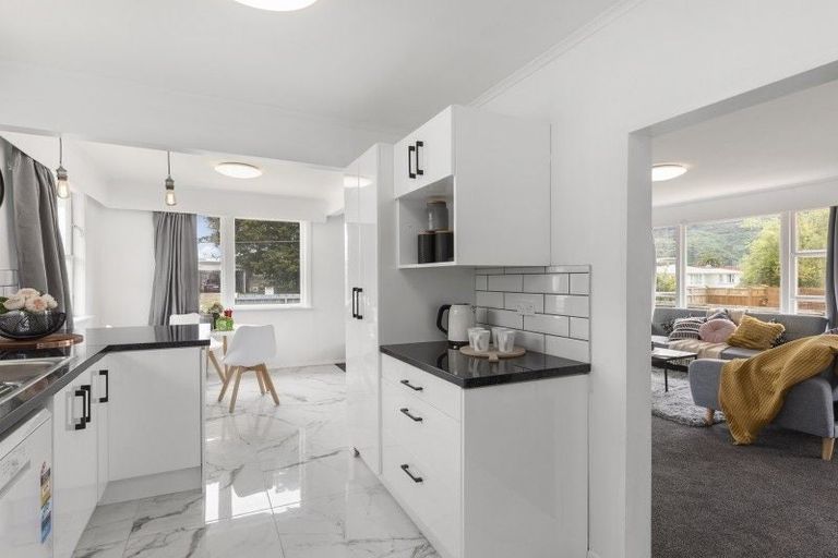 Photo of property in 42 Kashmir Avenue, Clouston Park, Upper Hutt, 5018