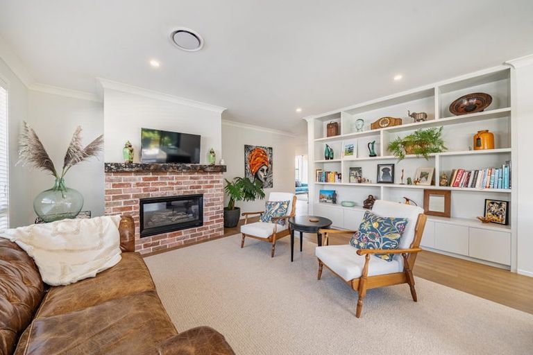 Photo of property in 21 Cynisca Crescent, Wallaceville, Upper Hutt, 5018