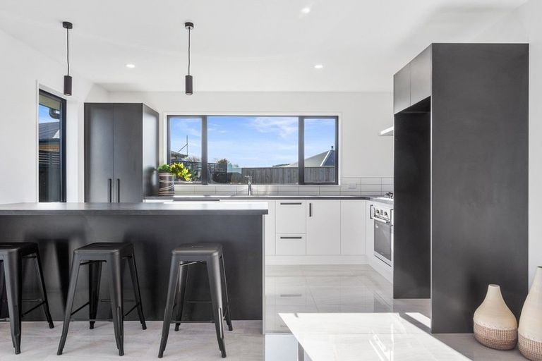 Photo of property in 12 Deans Place, Amberley, 7410