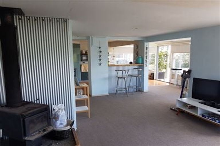 Photo of property in 30 Holton Road, Amberley, 7481