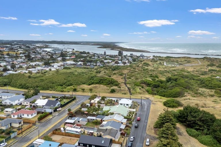 Photo of property in 5 Seafront Road, Castlecliff, Whanganui, 4501