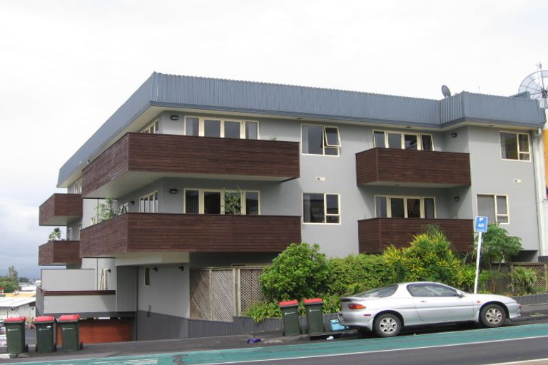 Photo of property in 4/39 Mount Eden Road, Grafton, Auckland, 1023