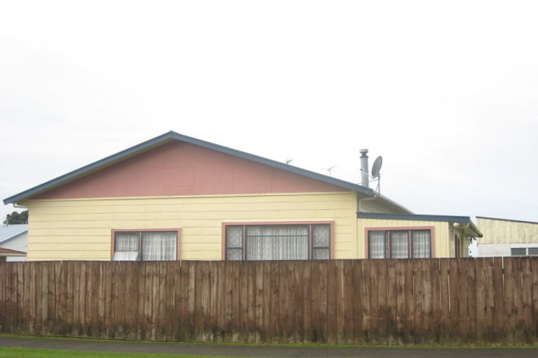 Photo of property in 2 Calgher Avenue, Waitara, 4320