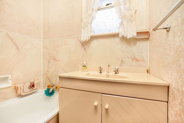 Photo of property in 35 Glenorchy Street, Glen Eden, Auckland, 0602