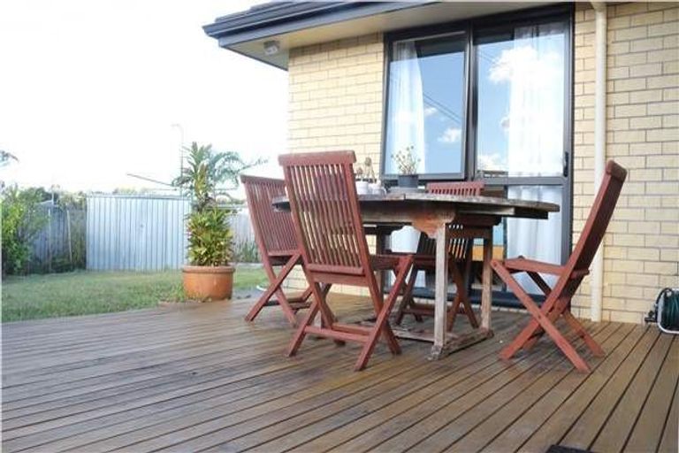 Photo of property in 11 Holsten Place, Massey, Auckland, 0614