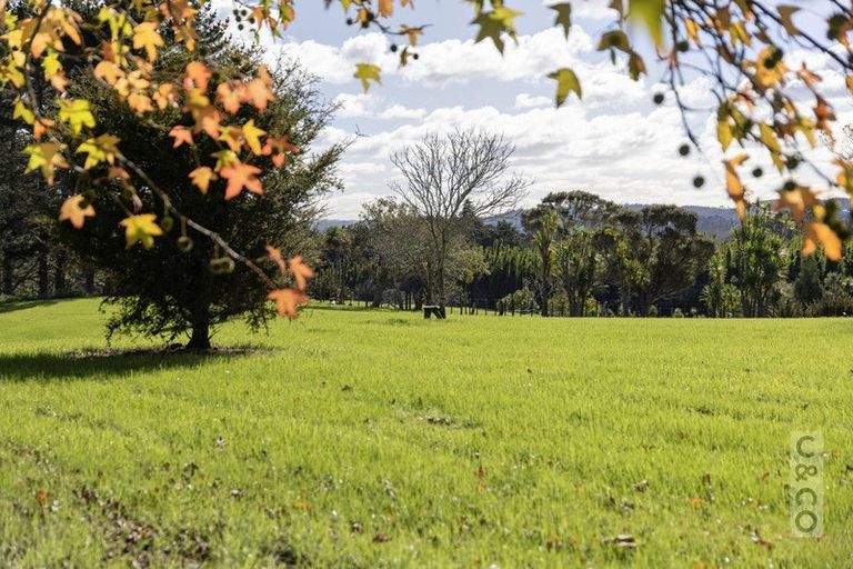 Photo of property in 408 Taupaki Road, Kumeu, 0892