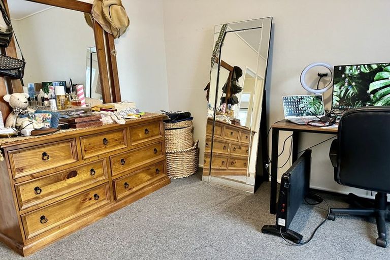 Photo of property in 2 Bryce Place, Kelvin Grove, Palmerston North, 4414