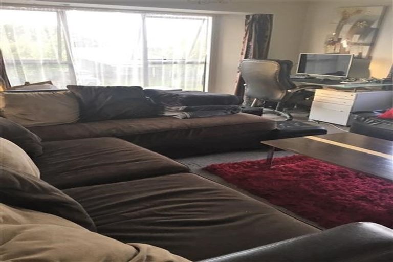 Photo of property in 50 Glennandrew Drive, Half Moon Bay, Auckland, 2012